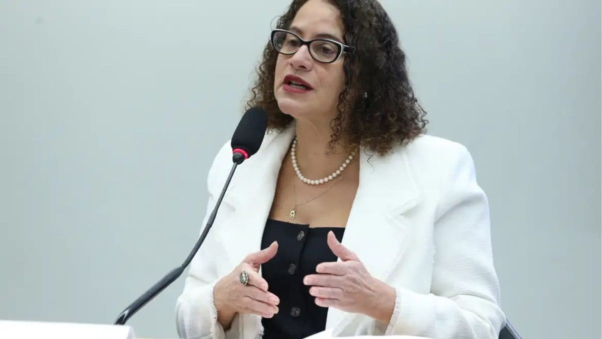 Ministra Luciana Santos assina programa de incentivo à ciência para crianças em Criciúma