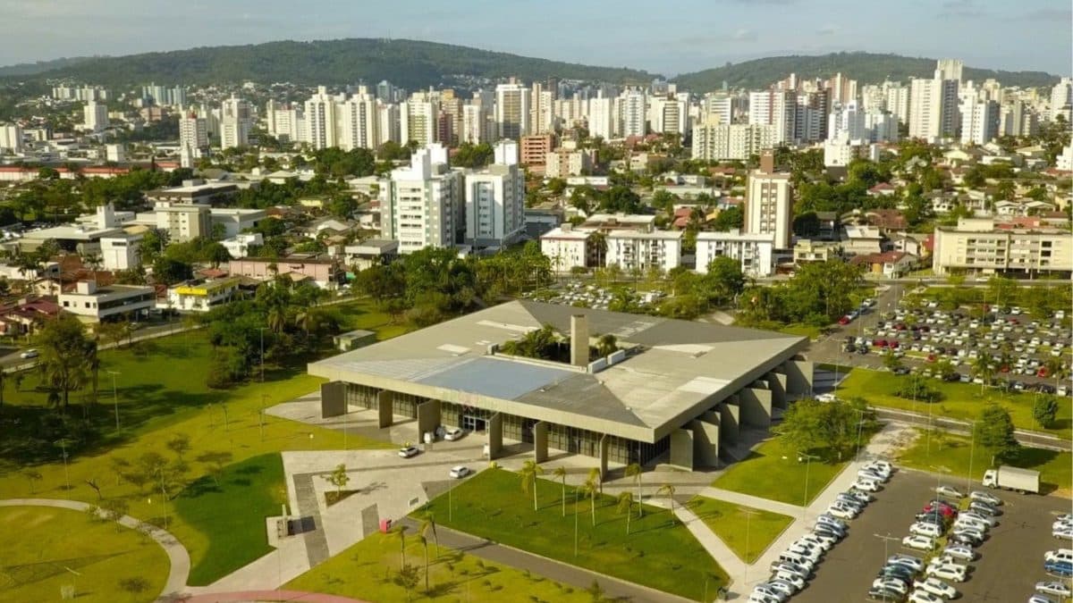 Criciúma se destaca como 2º município mais competitivo do Brasil em sua faixa populacional