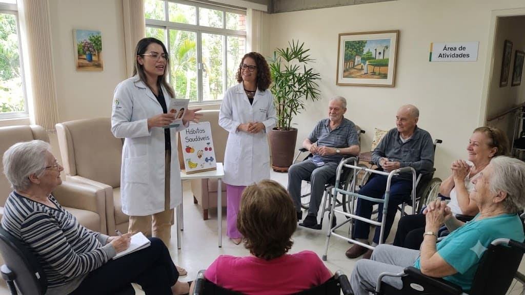 Ação Solidária em Criciúma Combina Saúde Bucal e Acolhimento Emocional para Idosos