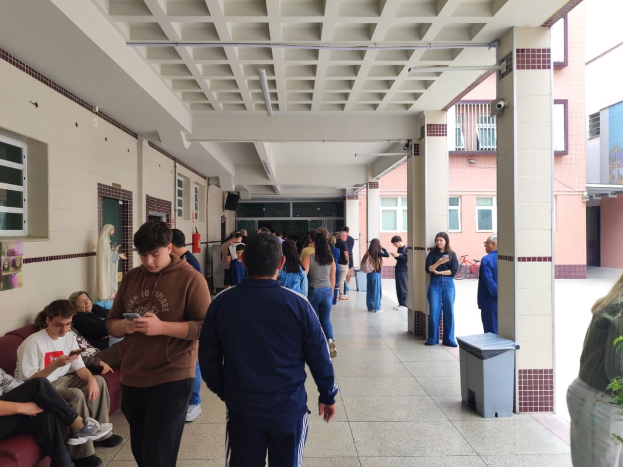 (vídeo) Eleições 2026: votação segue sem ocorrências graves em Criciúma