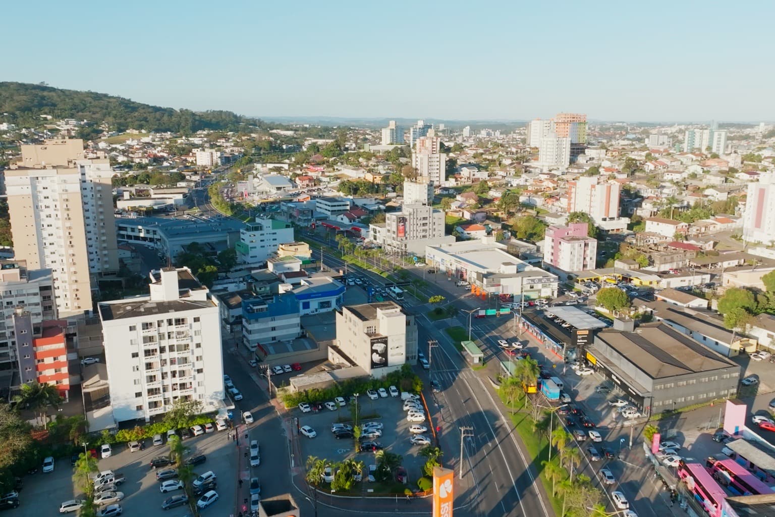 Criciúma figura entre as cidades mais competitivas do Brasil e lidera avanços em Santa Catarina