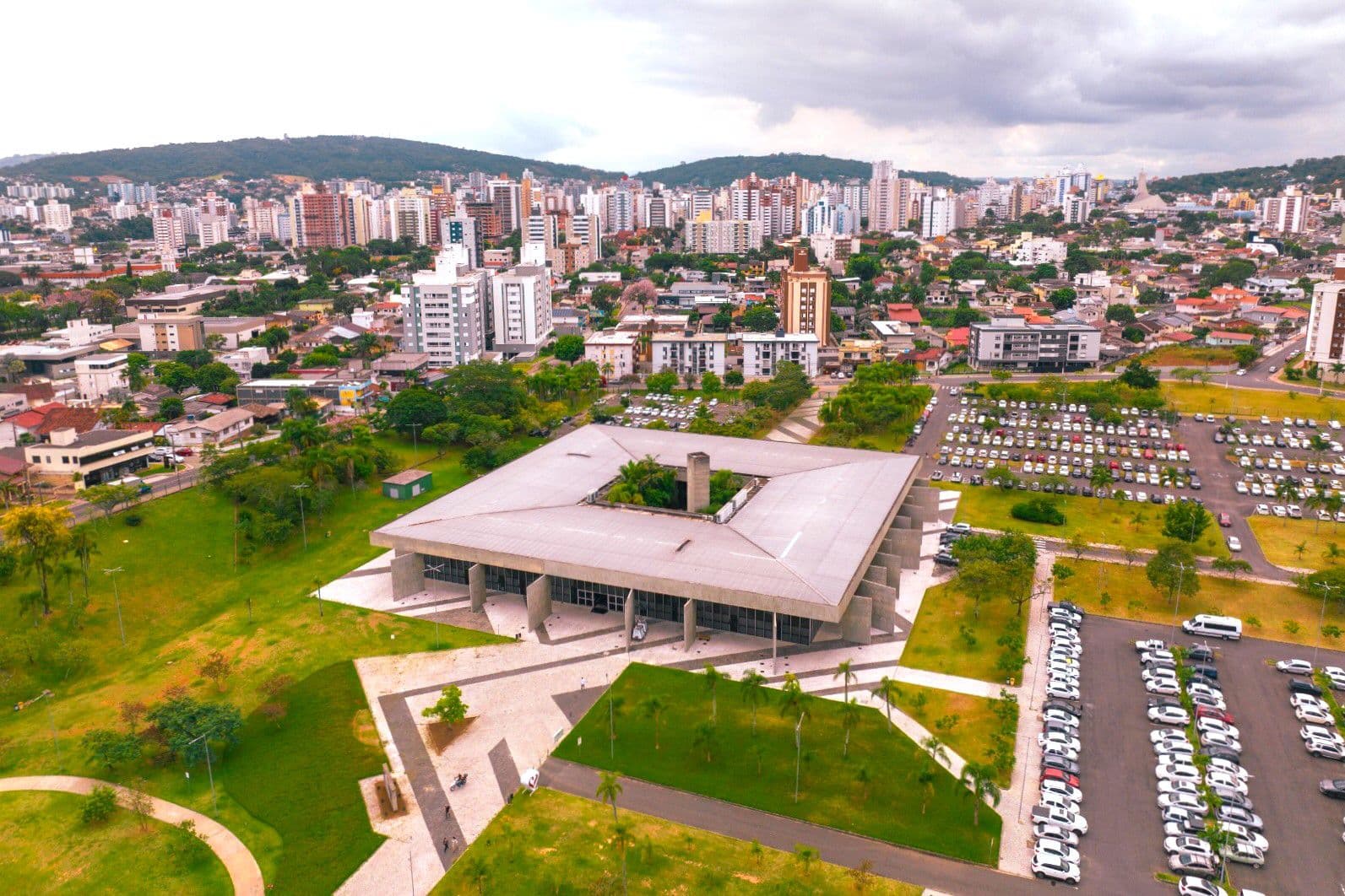Prefeitura de Criciúma antecipa salários e injeta R$ 37 milhões na economia local - Prefeitura Municipal de Criciúma