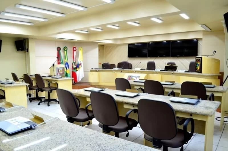 Câmara de Criciúma rejeita cassação de vereador, mas mantém investigação