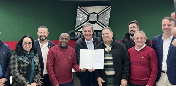 Criciúma: Prefeitura entrega 77 matrículas de imóveis e projeta mais 200 escrituras até o fim do ano