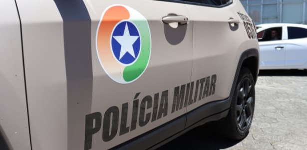 Homem é detido após ameaçar companheira com canivete em Criciúma - 4oito