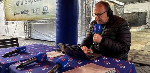 Programa Adelor Lessa é transmitido ao vivo da 19ª Feira do Livro de Criciúma - 4oito